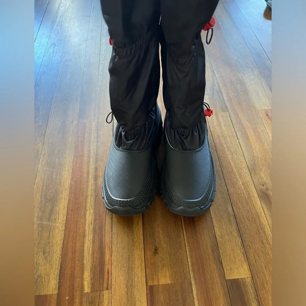 Hunter Wanderer Tall Snow Boots black